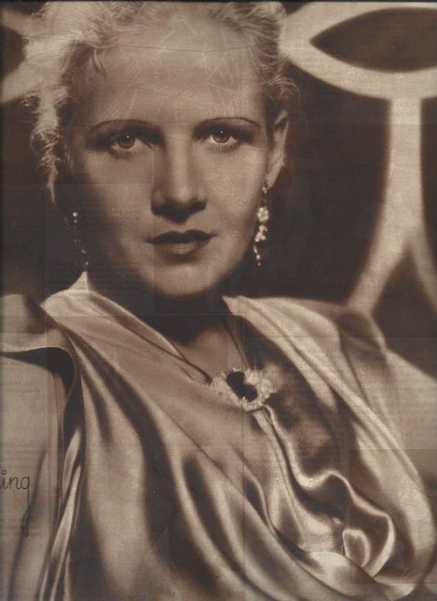 LAMINA 30667: Ann Harding en foto de estudio