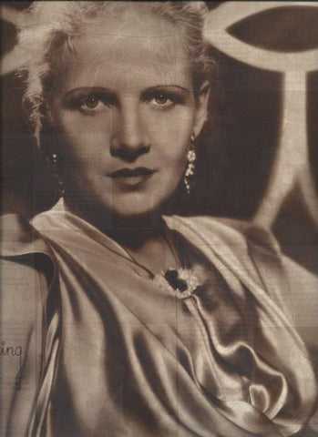 LAMINA 30667: Ann Harding en foto de estudio