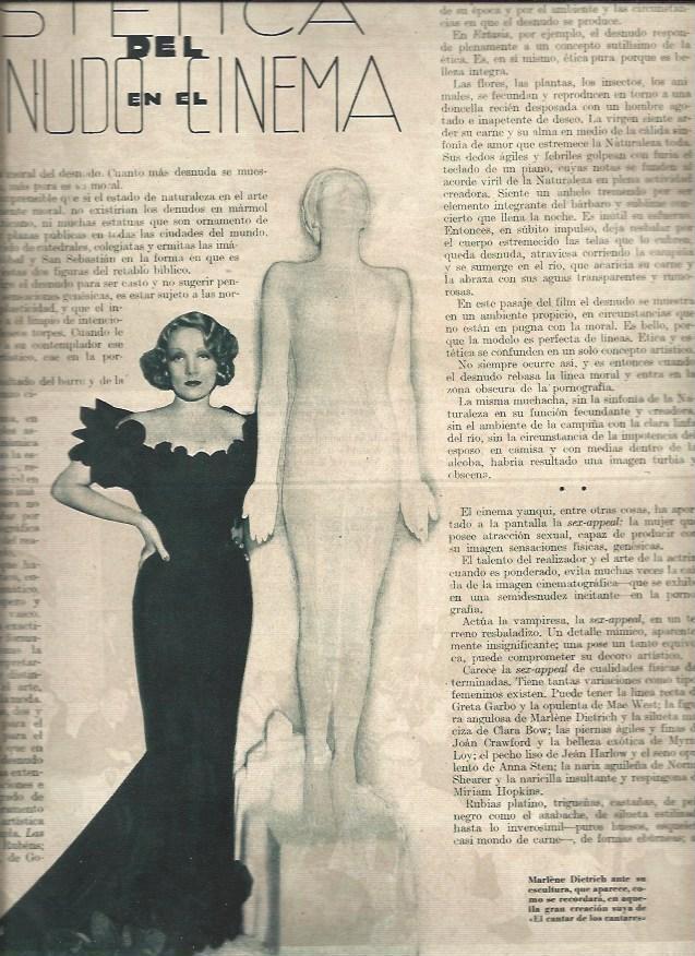 LAMINA 30654: Marlene Dietrich junto a su escultura