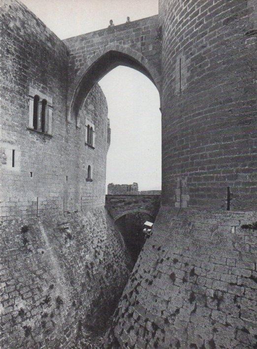 LAMINA V15298: Castell de Bellver. Fossat