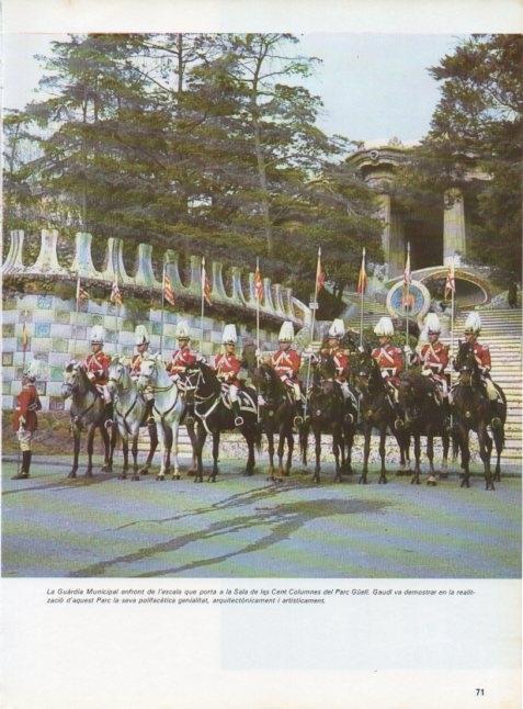 LAMINA V15621: La Guardia Municipal a cavall al Parc Guell