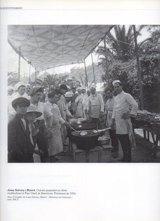 LAMINA V16280: Cocineros en el Parque Guell de Barcelona primavera de 1916