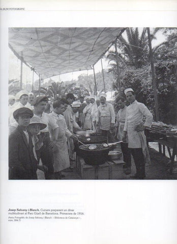 LAMINA V16280: Cocineros en el Parque Guell de Barcelona primavera de 1916