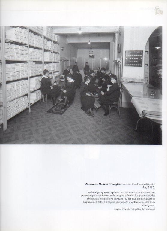 LAMINA V16273: Escena dentro de una zapateria año 1925