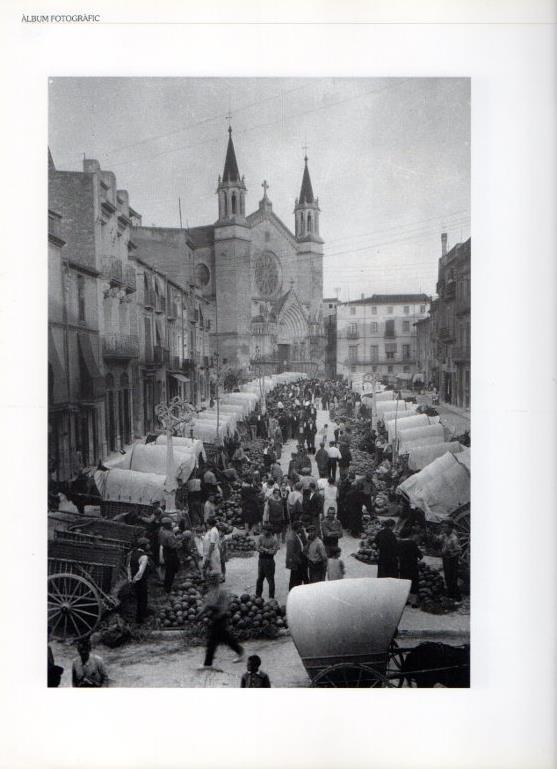 LAMINA V16259: Mercado en la Plaça de Jaume I , Vilafranca del Penedes principios de 1900