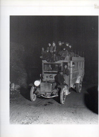 LAMINA V16258: Coche de linea en la carretera de Vic en 1917