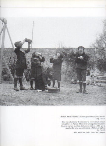 LAMINA V16214: Niños comiendo chocolate en Mataro 1905