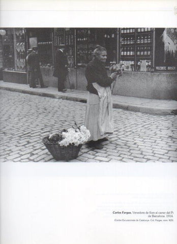 LAMINA V16211: Vendedora de flores en la calle del Pi de Barcelona 1914