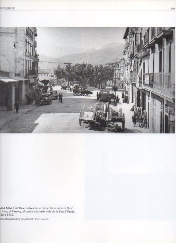 LAMINA V16219: Carretas y coches frente al Hotel Mundial de la Seu d'Urgell 1935