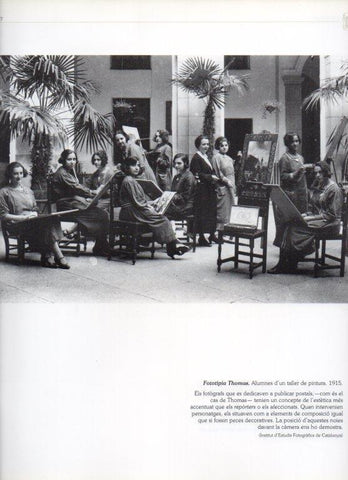 LAMINA V16246: Alumnas en un taller de pintura en 1915