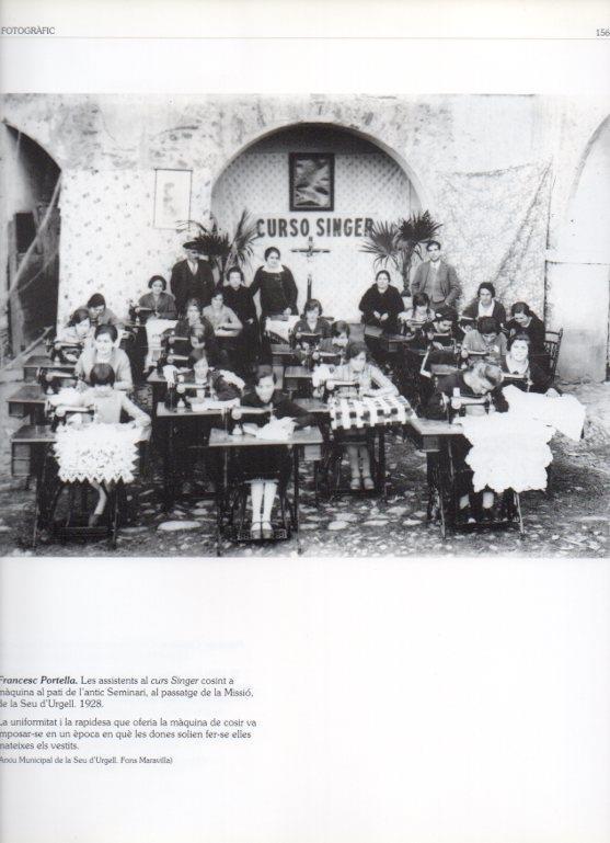 LAMINA V16245: Asistentes cosiendo en el curso Singer, la Seu d'Urgell 1928