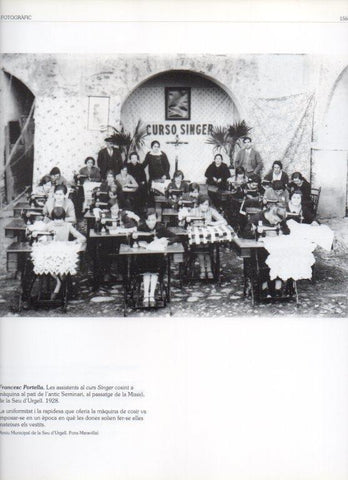 LAMINA V16245: Asistentes cosiendo en el curso Singer, la Seu d'Urgell 1928