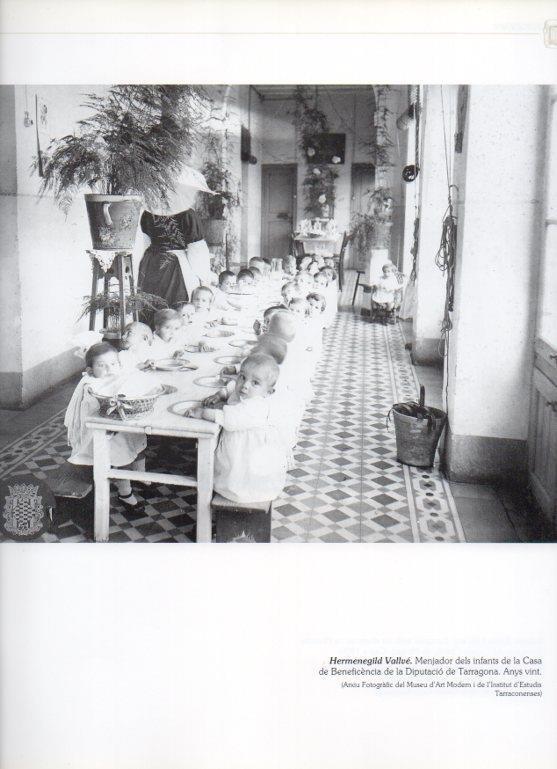LAMINA V16244: Comedor niños de la Escuela de Beneficiencia de la Diputacio de Tarragona 1920