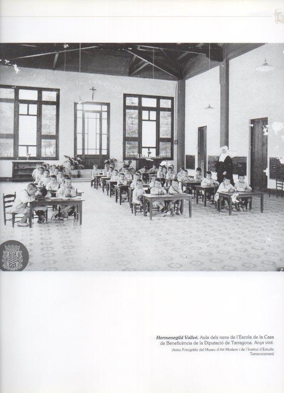 LAMINA V16243: Aula de niños de la Escuela de Beneficiencia de la Diputacio de Tarragona 1920