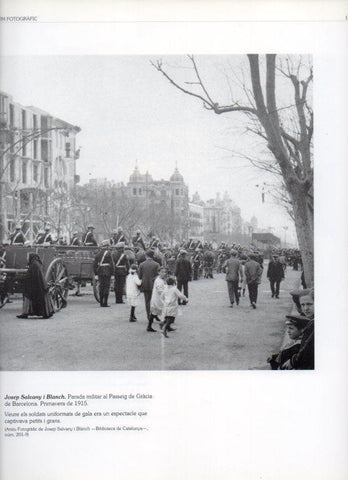 LAMINA V16231: Parada militar en el Passeig de Gracia de Barcelona primavera de 1915