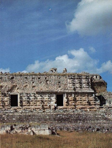 LAMINA V18281: Templo de la nariz enrollada en Kabah