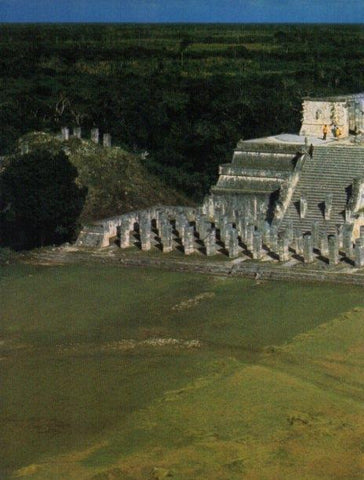 LAMINA V18293: Templo de los Guerreros en Chichen Itza