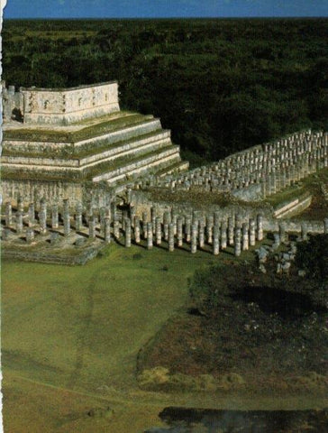 LAMINA V18294: Vista aerea columnas del Templo de los Guerreros