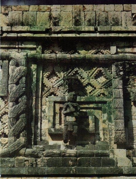 LAMINA V18280: Decoracion Cuadrangolo de las Monjas en Uxmal