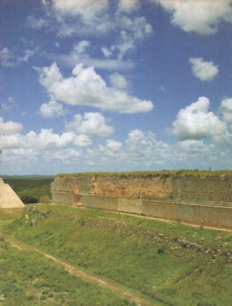 LAMINA V18279: Murallas en Uxmal