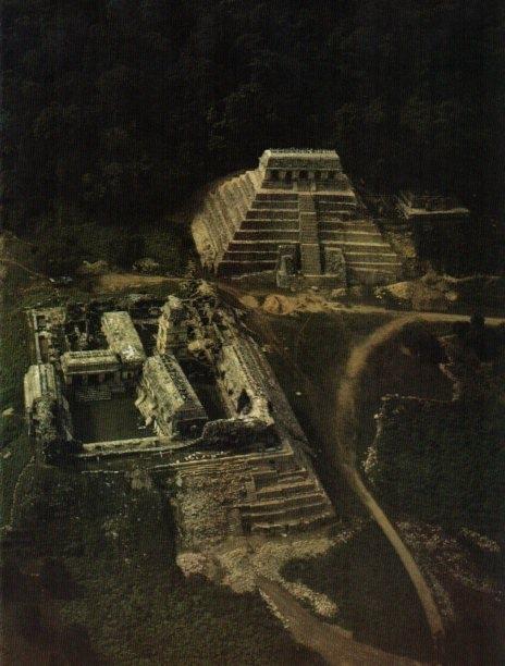 LAMINA V18276: Vista aerea del Templo de las Inscripciones, Palenque
