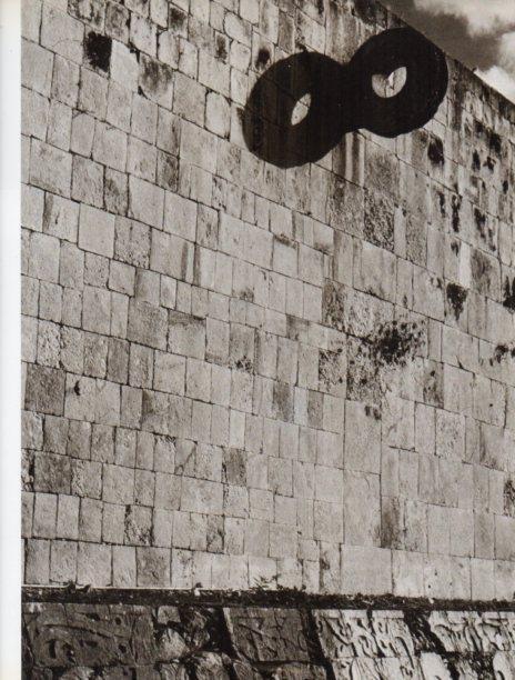 LAMINA V18301: Pared del estadio del juego de pelota en Chichen Itza