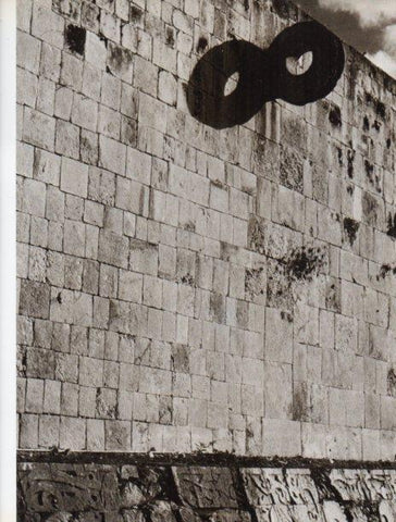 LAMINA V18301: Pared del estadio del juego de pelota en Chichen Itza