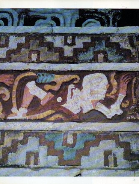 LAMINA V18309: Detalle bajorrelieve tolteca del estadio de la pelota de Tula