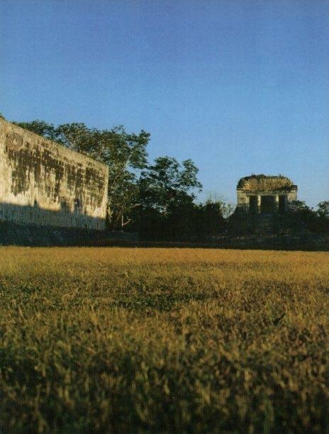 LAMINA V18311: Templete del Norte del estadio de pelota de Chichen Itza