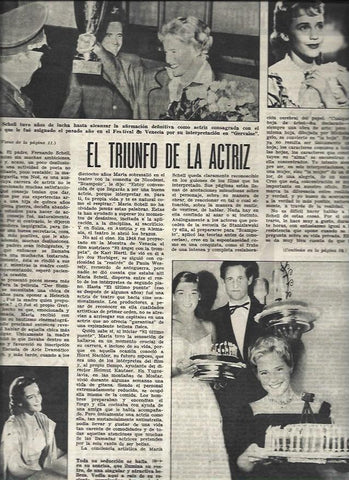 LAMINA 32905: Maria Schell con el premio de Venecia de 1956