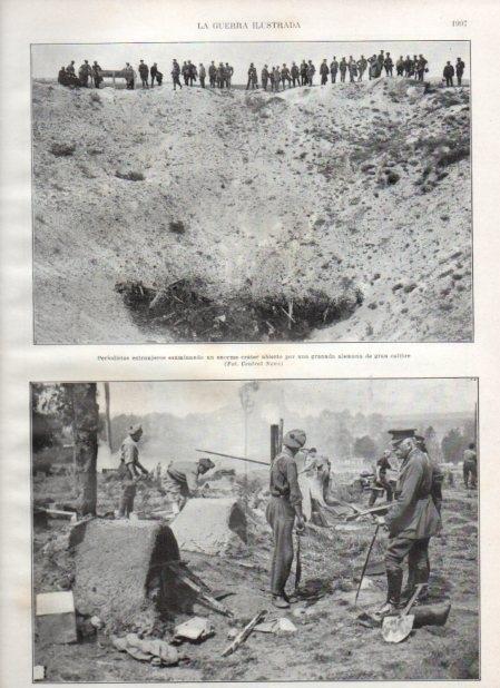 LAMINA V20816: Periodistas examinando un crater de granada alemana