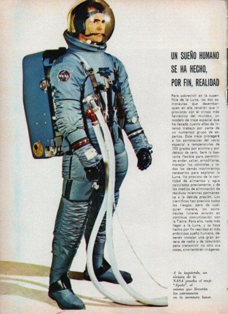 LAMINA V21344: Tecnico de la Nasa con el traje Apolo