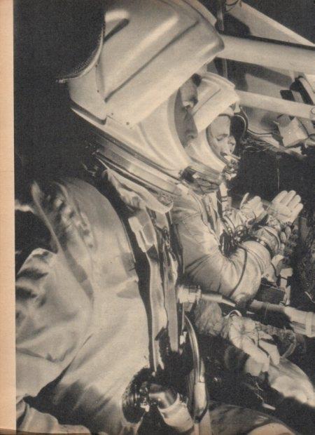 LAMINA V21352: Astronautas del Apolo 