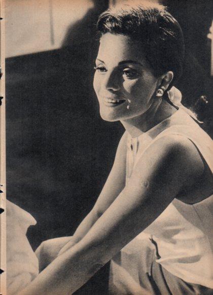 LAMINA V24891: Carmen Sevilla