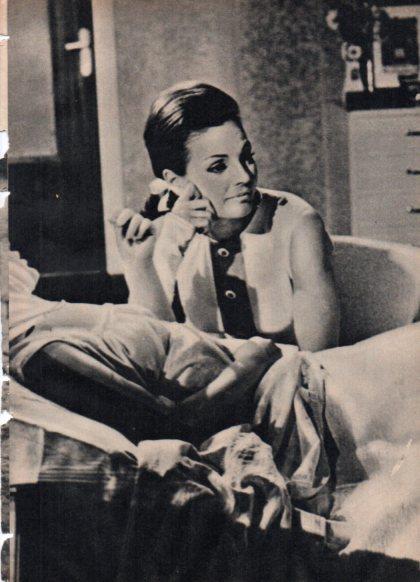 LAMINA V24890: Carmen Sevilla en Camino del Rocio