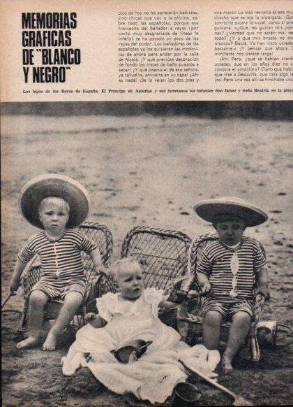 LAMINA V24914: Principe de Asturias, Infante Jaime y Beatriz en la playa