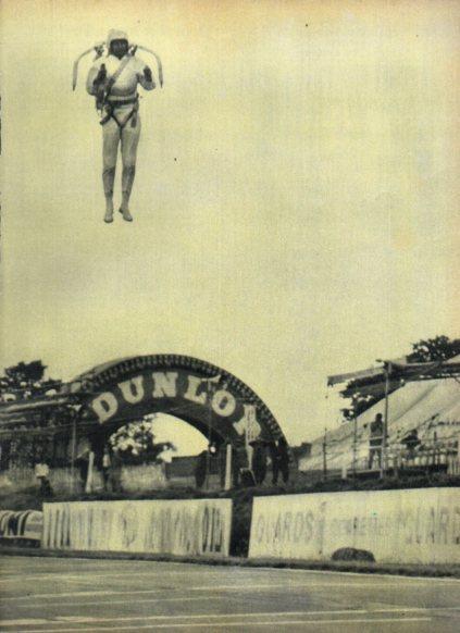 LAMINA V24968: Hombre volador en Brands Hatch, Inglaterra