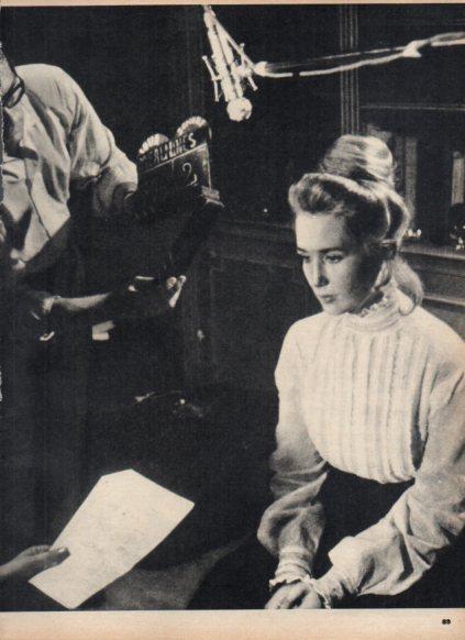 LAMINA V24964: Brigitte Fossey en escena El gran Meaulnes