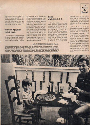 LAMINA V24921: Roger Vadim y su hijo en Saint-Tropez