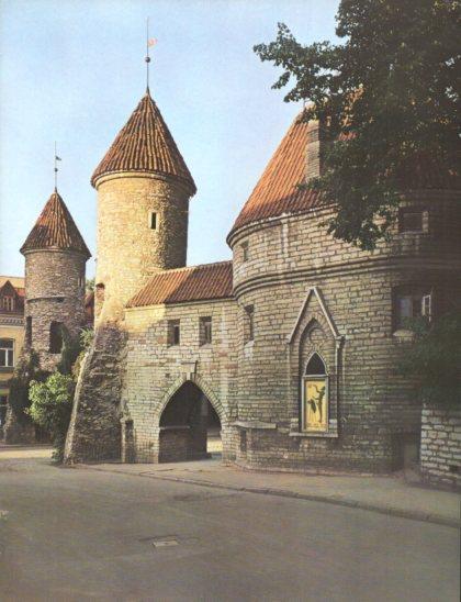 LAMINA V24837: Puerta de Viru en Tallinn