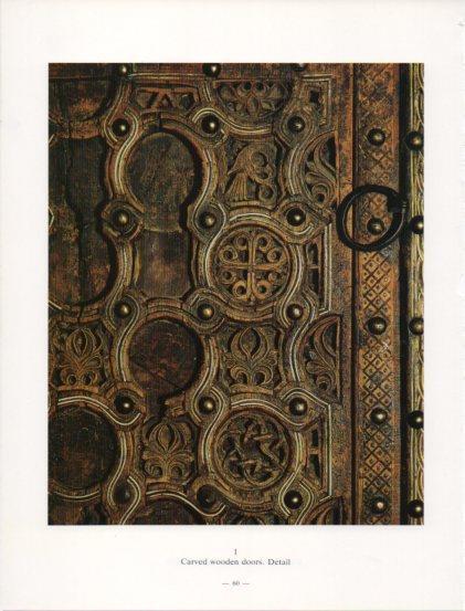 LAMINA V24219: Carved wooden doors, detail