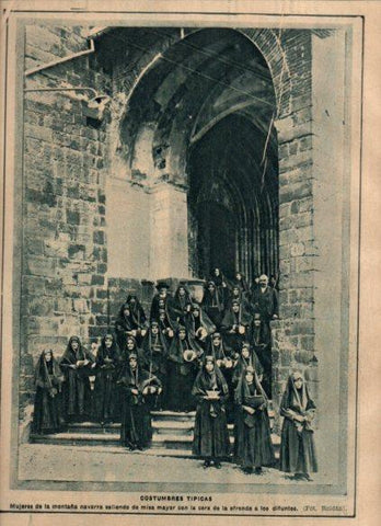 LAMINA V24687: Mujeres de la montaña navarra en ofrenda a los difuntos