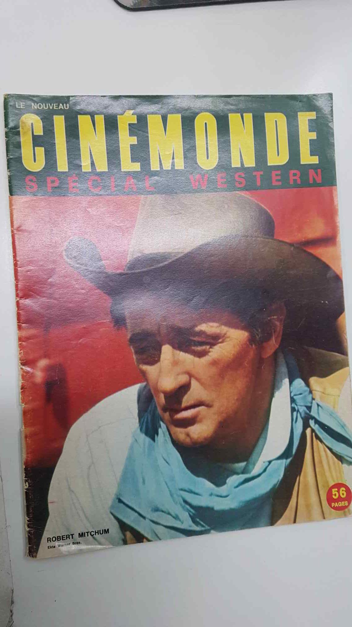 revista Cinemonde: Special Wester (num 1780) - Portada: Robert Mitchum. Contraportada: Raquel Welch et Jim Brown.