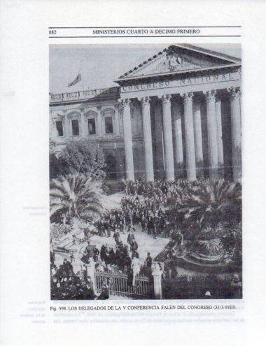 LAMINA V25632: Delegados de la V Conferencia saliendo del Congreso 1923