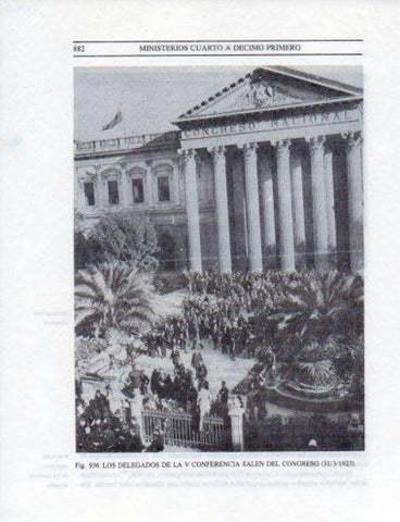 LAMINA V25632: Delegados de la V Conferencia saliendo del Congreso 1923