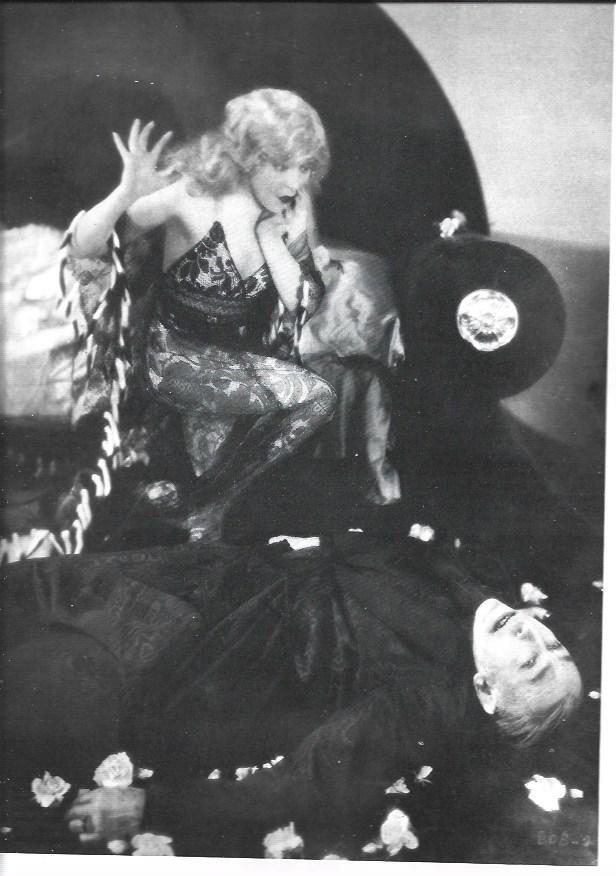LAMINA 33963: Mae Murray en La viuda alegre