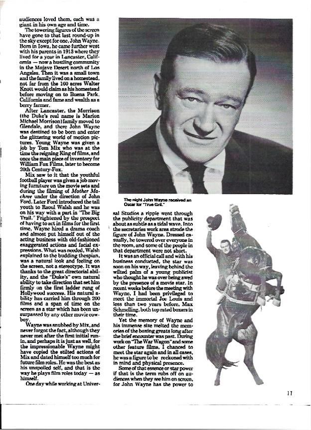 LAMINA 35230: Fotografia de John Wayne la noche en que recibe un Oscar por True Gift