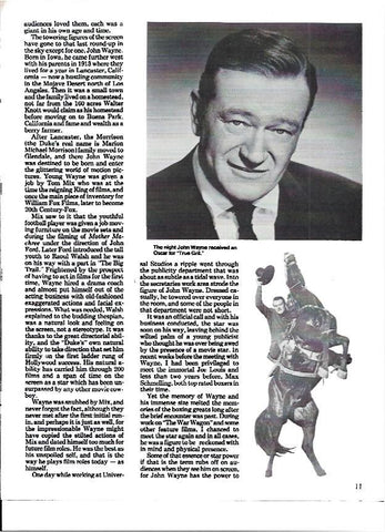 LAMINA 35230: Fotografia de John Wayne la noche en que recibe un Oscar por True Gift