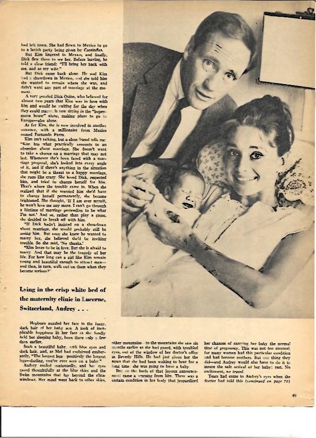 LAMINA 35309: Audrey Hepburn con Mel Ferrer tras dar a luz a su hijo
