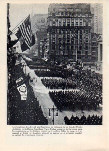 LAMINA V36401: El 369 Regimiento de Infanteria desfilando en la Quinta Avenida de Nueva York 1919